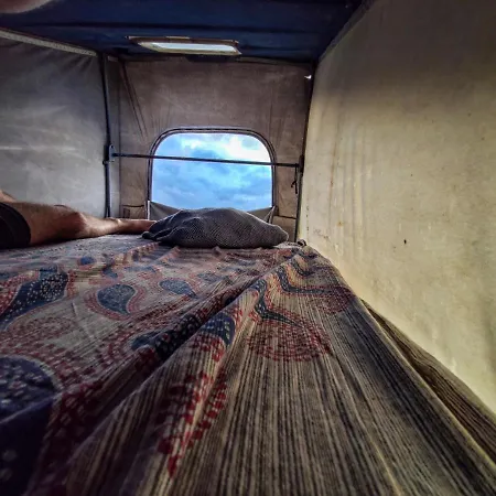 אתר קמפינג Camper Vans - Gregor D. Van פאמארה